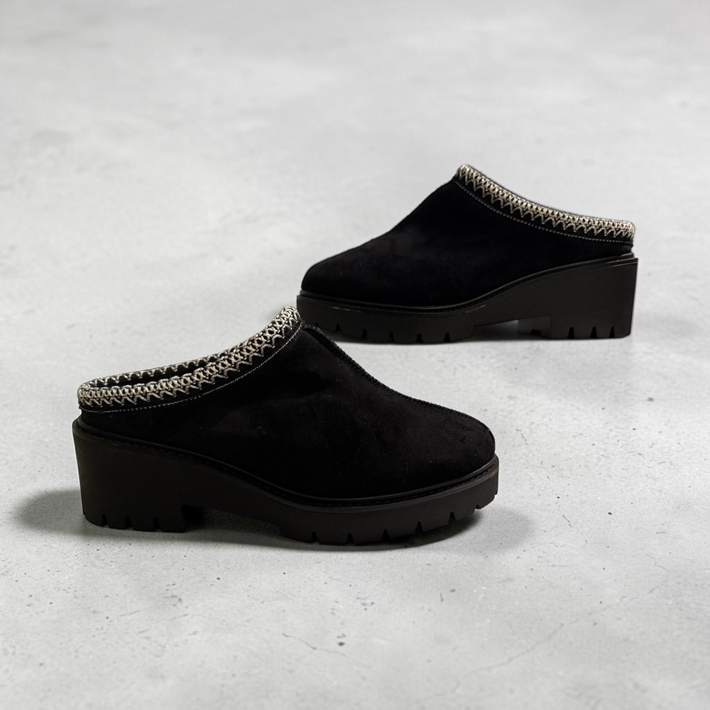 Anne Klein Dayton Black Faux Fur Lined Platform Mules Clogs Lug Sole 9.5M